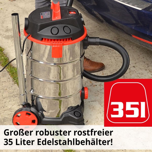 Nass-Trockensauger mit 35 Liter Edelstahlbehälter, schwarzen und roten Kunststoffteilen und Rollen bei der Autoreinigung.