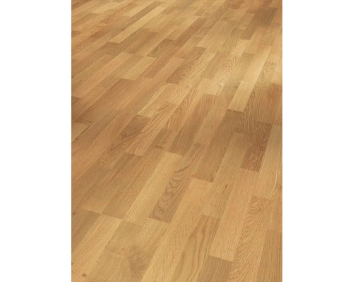 Heller Holzfußboden verlegt