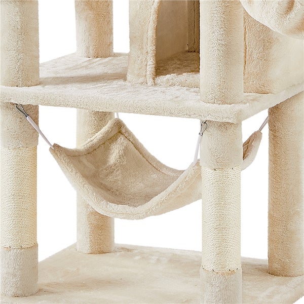 Nahaufnahme eines beigen Katzenkratzbaums mit Hängematte