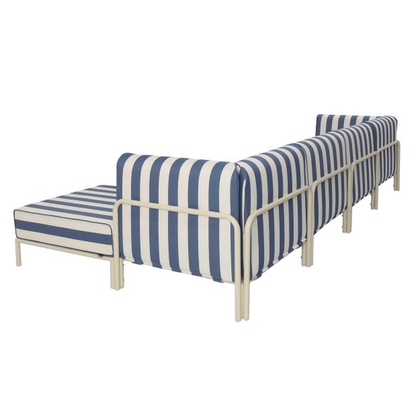 Modulares Gartensofa mit blau-weiß gestreiften Polstern und cremefarbenem Metallgestell.