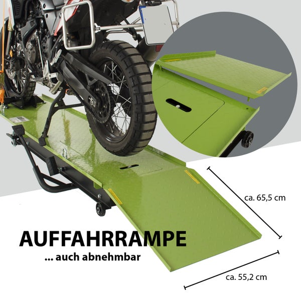 Motorrad auf einer grünen Motorradhebebühne mit abnehmbarer Auffahrrampe, Maße circa 65,5 cm und circa 55,2 cm