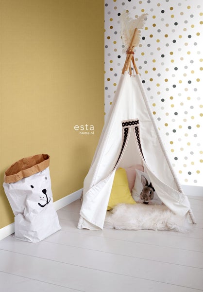 Kinderzimmergestaltung mit Tipizelt, Papieraufbewahrungssack und gemusterter Tapete