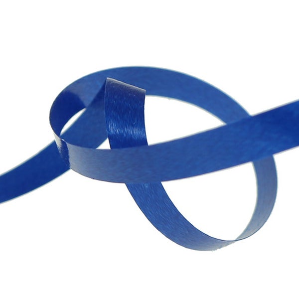 Blaues Geschenkband auf weißem Hintergrund
