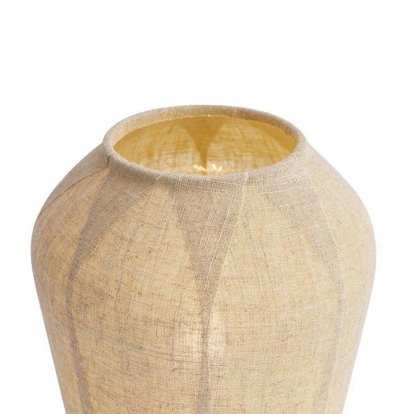 Lampenschirm aus beigem Textilgewebe in Vasenform mit sichtbarer Webstruktur und oberer Öffnung.