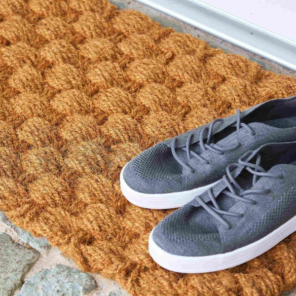 Fußmatte aus Kokosfaser mit Schuhen