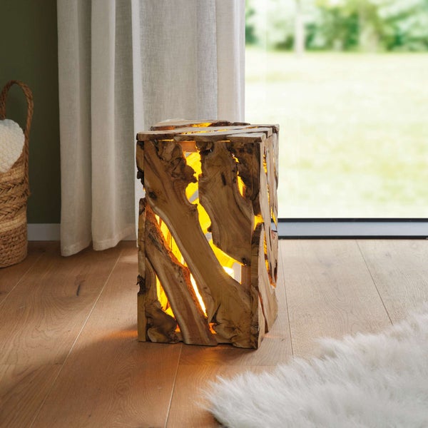 Dekorative Holzwürfel-Lampe im Wohnzimmer