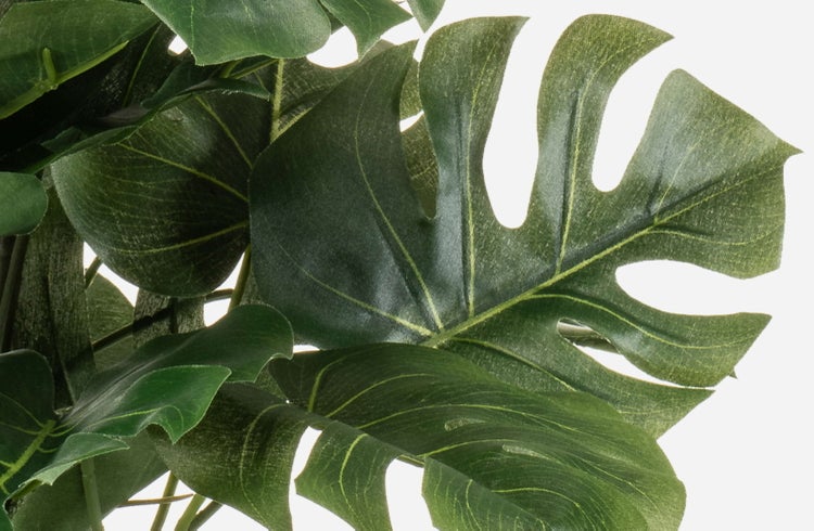 Künstliches Löwenmäulchen mit rosa und weißen Blüten an einem grünen Stängel.