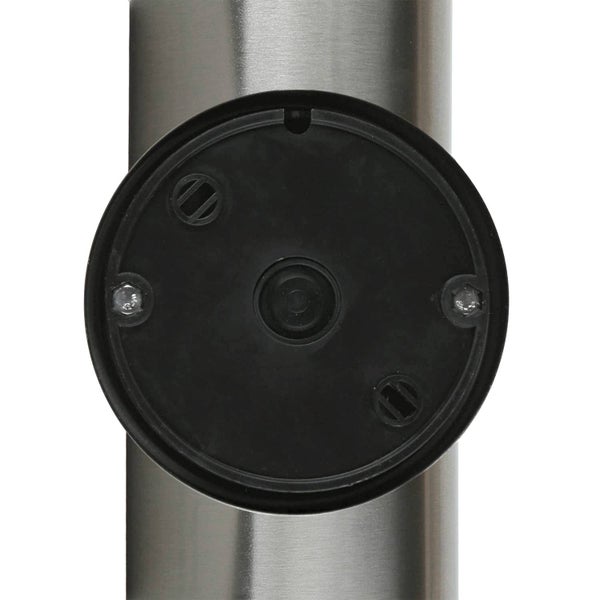 Detailaufnahme einer schwarzen Halterung an einer Edelstahlstange