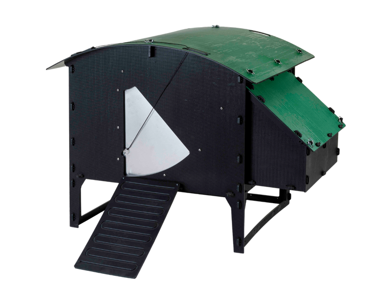 Erhöhter Hühnerstall aus Recycling-Kunststoff mit Rampe und integriertem Legenest.