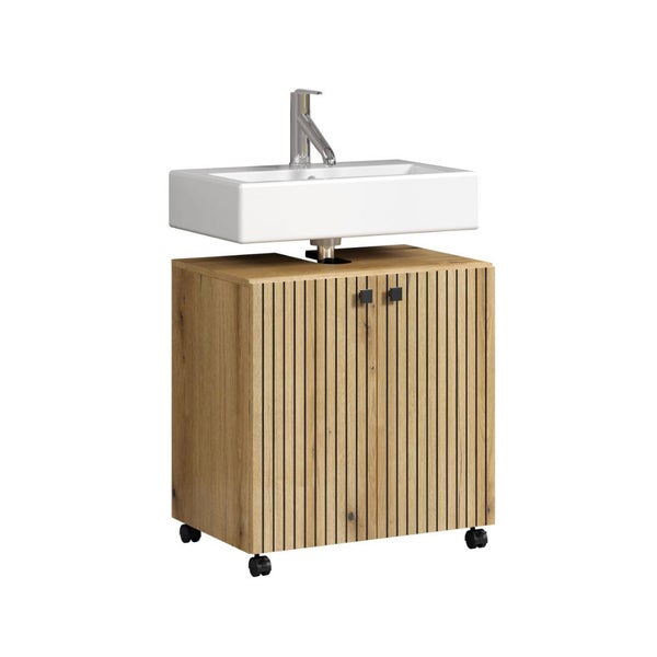 Waschtischunterschrank in Holzoptik mit Lamellenfront und zwei Rollen sowie weißem Waschbecken und Armatur.