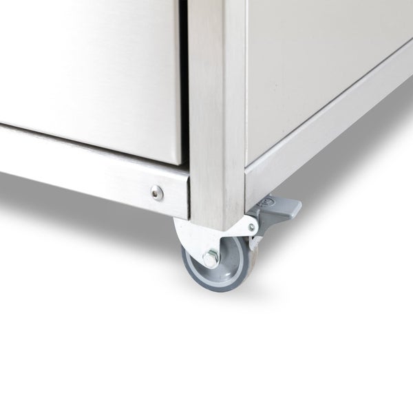 Koriander in einem kleinen Korb