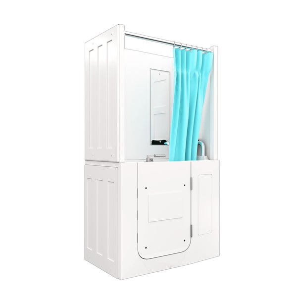 Weiße Sitzbadewanne mit niedriger Einstiegstür und türkisem Duschvorhang für barrierefreies Baden.