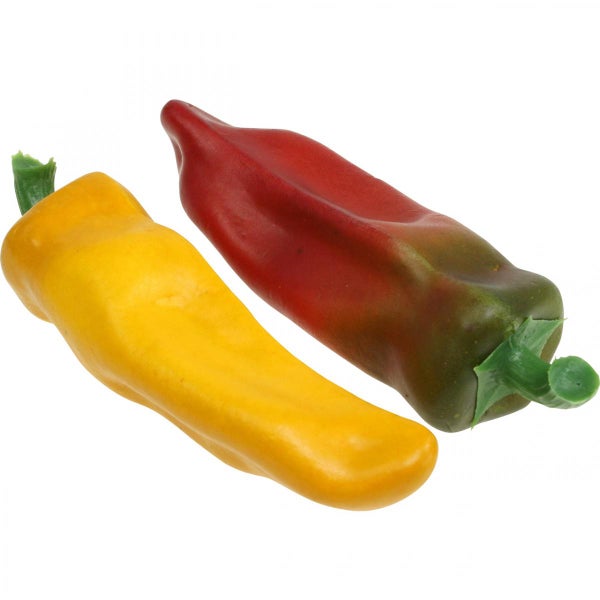 Zwei dekorative Chilischoten, eine gelbe und eine rote.