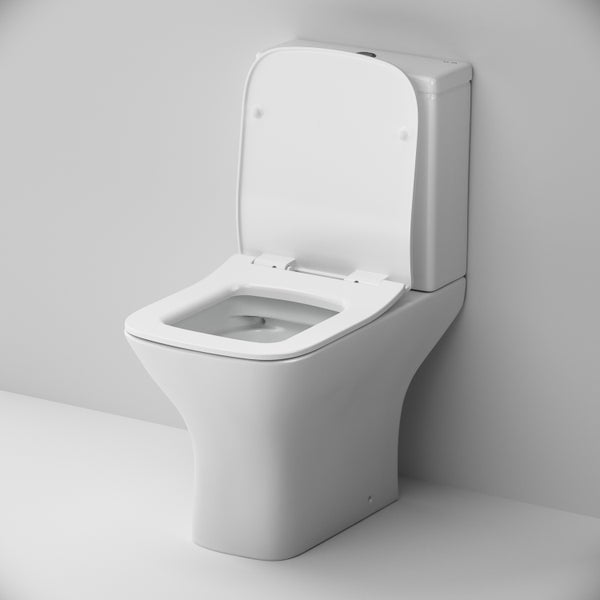 Stand-WC mit Spülkasten und offenem WC-Sitz