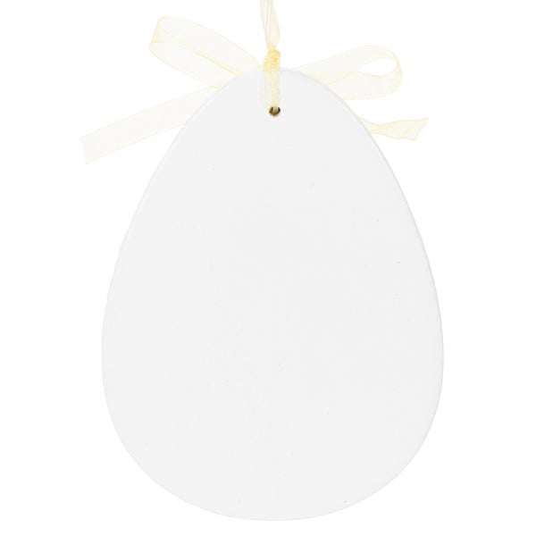 Osterei-Anhänger aus Holz in Weiß mit gelber Schleife zum Aufhängen.