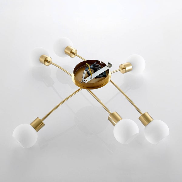 Deckenleuchte mit sechs Lampenarmen und kugelförmigen Lampenschirmen.