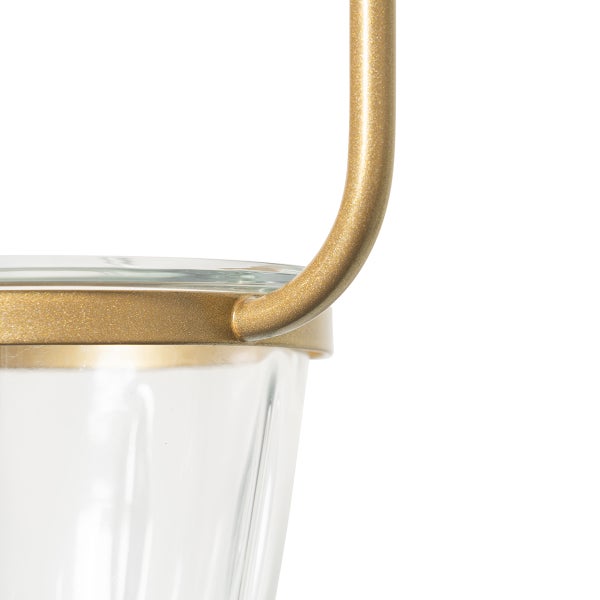 Detailaufnahme eines Glasgefäßes mit Griff