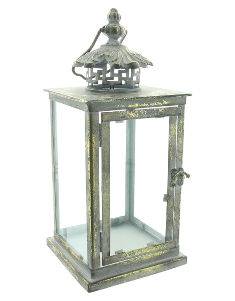 Laterne aus Metall und Glas im Antik-Look mit Tragegriff und Verzierungen.
