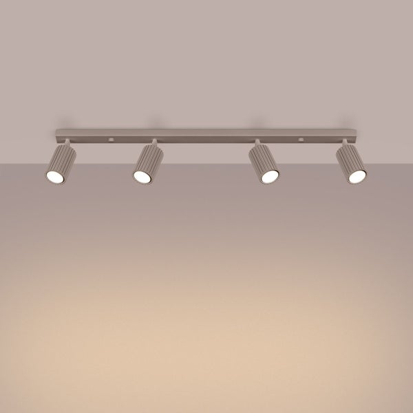 Deckenleuchte mit vier Strahlern