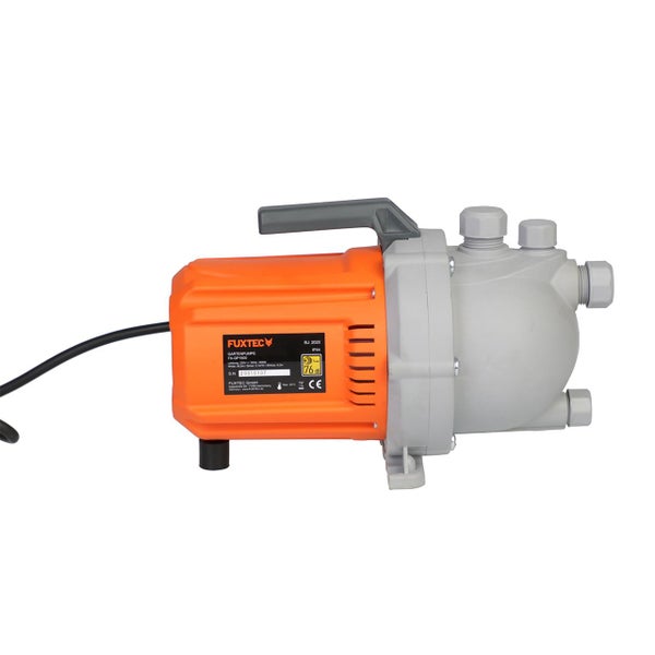 Fuxtec Gartenpumpe FX-GP1600 mit Kunststoffgehäuse, Tragegriff und Anschlussstutzen.