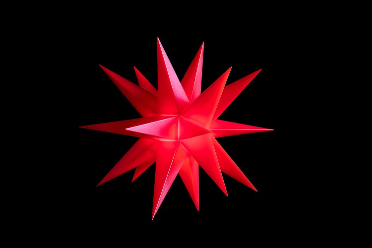 Sterntaler Sternenkette | Weihnachtsstern Kette | 9 Sterne | 18 Zacker | 12cm | Innen und Außen | LED | Netzstecker | mit Timer