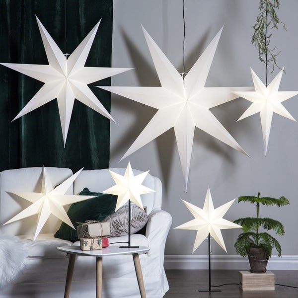 Papierstern auf Metallsockel für festliche Beleuchtung