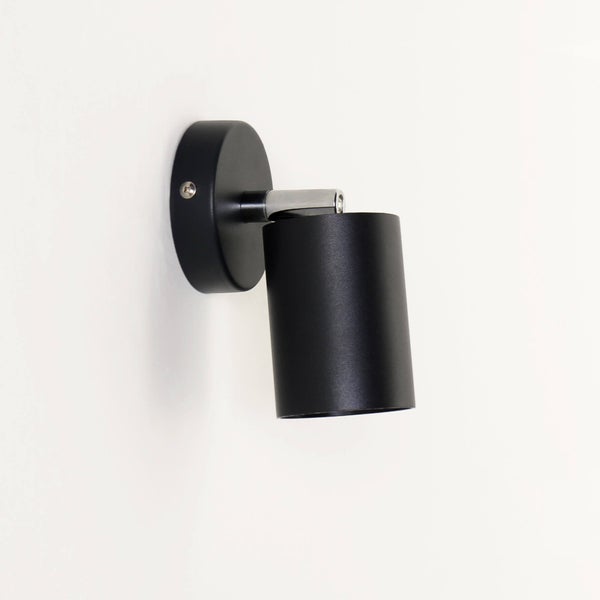 Schwarze Wandleuchte mit verstellbarem Lichtkopf