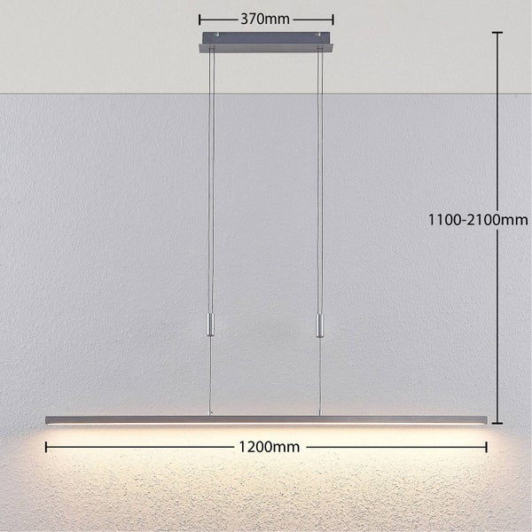 LED-Pendelleuchte, höhenverstellbar von 1100 bis 2100 Millimeter, Länge 1200 Millimeter, Deckenhalterung 370 Millimeter.