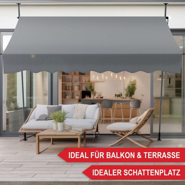 Graue Klemmmarkise auf einer Terrasse mit Loungemöbeln vor einer Glasfront.