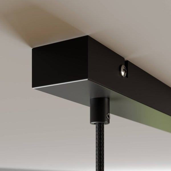 Deckenleuchte mit bernsteinfarbenen Glasschirmen und Holzdetails