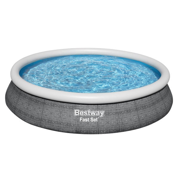 Runder Bestway Fast Set Aufstellpool in grauer Rattan-Optik mit weißem, aufblasbarem Ring.