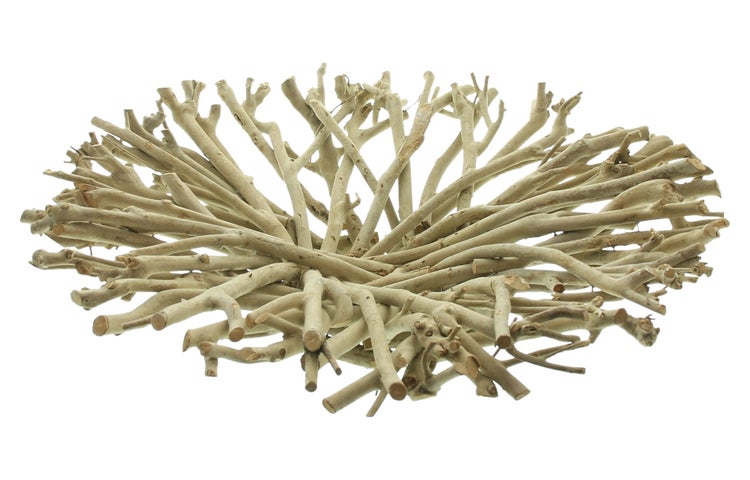 Dekorative Schale aus kleinen naturbelassenen Holzästen in runder Form.