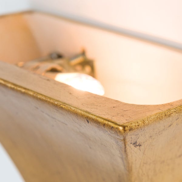 Wandlampe aus Gips mit goldfarbener Patina und integriertem Leuchtmittel für indirekte Beleuchtung
