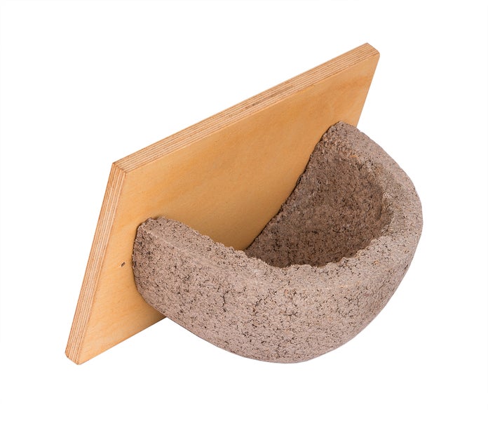 Fledermaushöhle aus Holzbeton auf Holzplatte