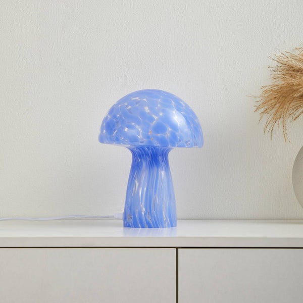 Blaue Pilzlampe aus Glas auf Kommode