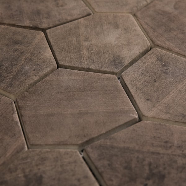 Nahaufnahme von Mosaikfliesen in unregelmäßiger Form