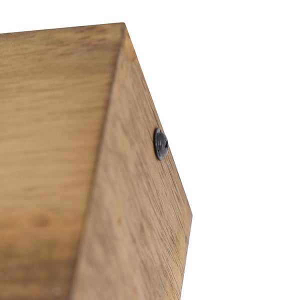 Detailansicht einer Holzverbindung mit Schraube