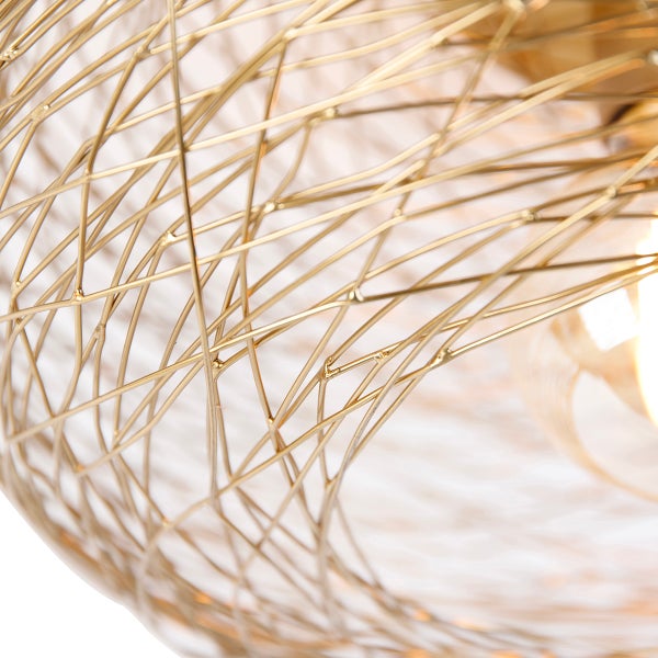 Detailansicht einer Pendelleuchte mit Drahtgeflecht