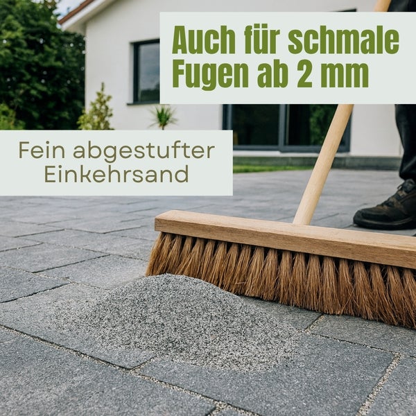 Fein abgestufter Fugensand mit Besen auf Pflastersteinen