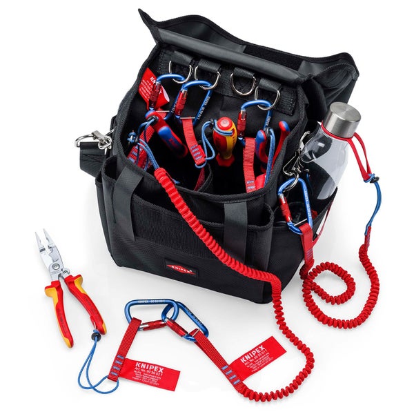 Werkzeugtasche aus schwarzem Gewebe mit mehreren Fächern, Metallringen und verstellbarem Gurt.