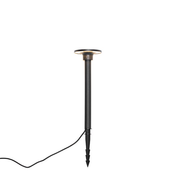 Schwarze Gartenleuchte mit Erdspieß, rundem Leuchtenkopf und Kabel.