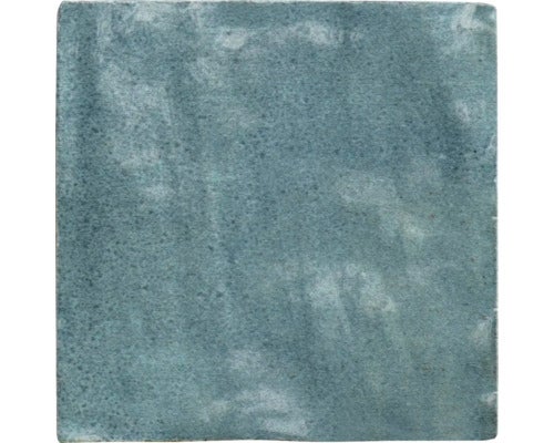 Quadratische Wandfliese aus Keramik in Blau-Grau mit strukturierter Oberfläche.