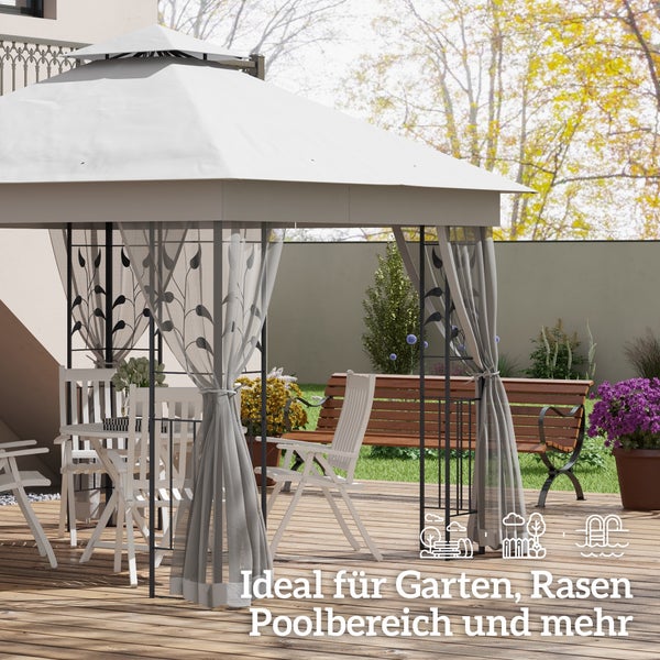 Gartenpavillon mit Vorhängen auf Holzterrasse mit weißen Gartenstühlen, Tisch und Holzbank im Hintergrund. Ideal für Garten und Pool.