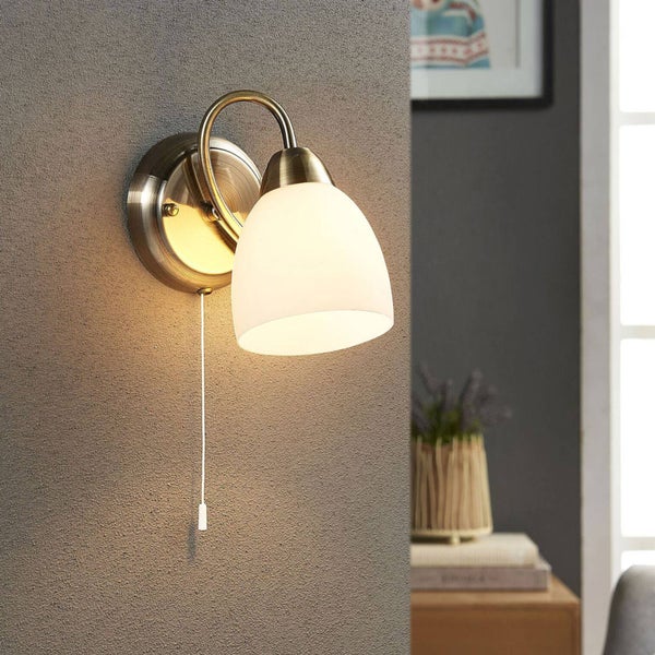 Lindby Wandleuchte, Wandlampe Innen Mael (Retro Vintage Antik) in Bronze aus Glas (1 flammig E14) - Wandstrahler Wandbeleuchtung Schlafzimmer / Wohnzimmer Wohnzimmerleuchte