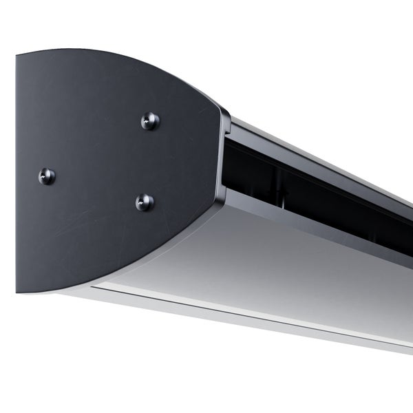 Schwarzer Seitenabschluss für ein Aluminiumprofil eines Vordachs mit drei Befestigungsschrauben.