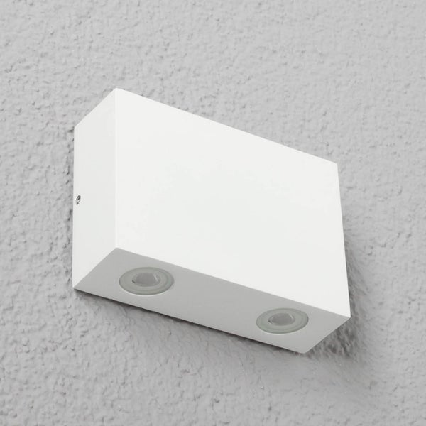 Rechteckige weiße LED-Wandleuchte mit zwei Lichtquellen an der Unterseite.