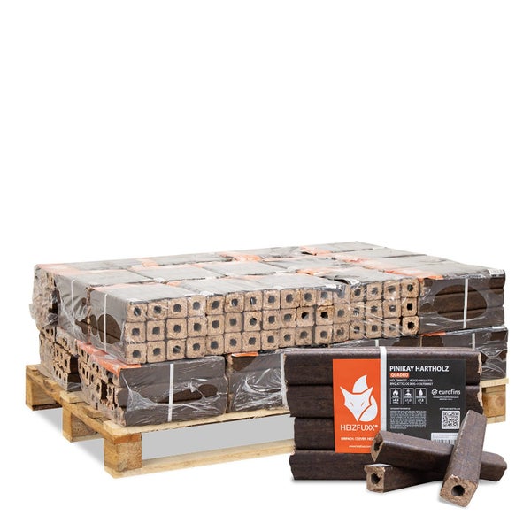 Heizfuxx Pinikay Hartholz Holzbriketts auf einer Palette, quadratisch mit Zugloch für effiziente Verbrennung.