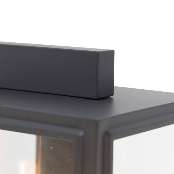 Detailansicht der Oberseite einer mattschwarzen Außenleuchte aus Metall mit rechteckigem Design.