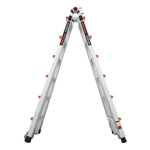 Little Giant Leveler Mehrzweckleiter aus Aluminium in A-Form aufgestellt