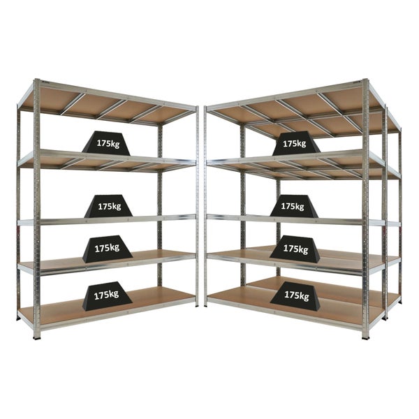 Zwei Schwerlastregale aus verzinktem Metall mit jeweils fünf Holzböden und einer Traglast von einhundertfünfundsiebzig Kilogramm pro Boden.